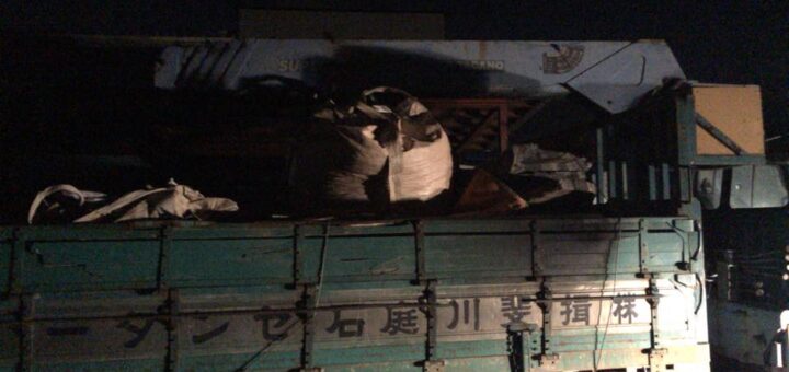 鉄平石大判、揖斐黒砂利の配達準備