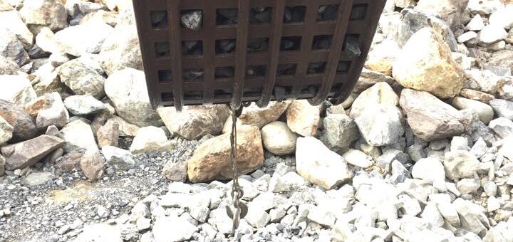 揖斐青黒割栗石の特殊オーダー