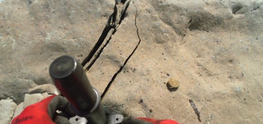 揖斐石を割る   ー揖斐川庭石センターblogー