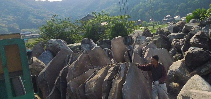 鉄平石大判の仕入れ・庭石移動など    ー揖斐川庭石センターblogー