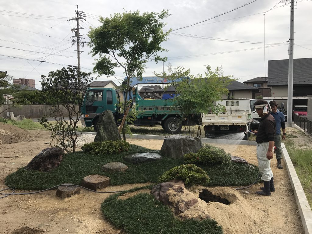 石組みの造園工事のお手伝い ー揖斐川庭石センターblogー 14 IMG 1382