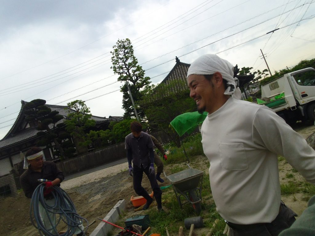 石組みの造園工事のお手伝い ー揖斐川庭石センターblogー 3 IMG 1399