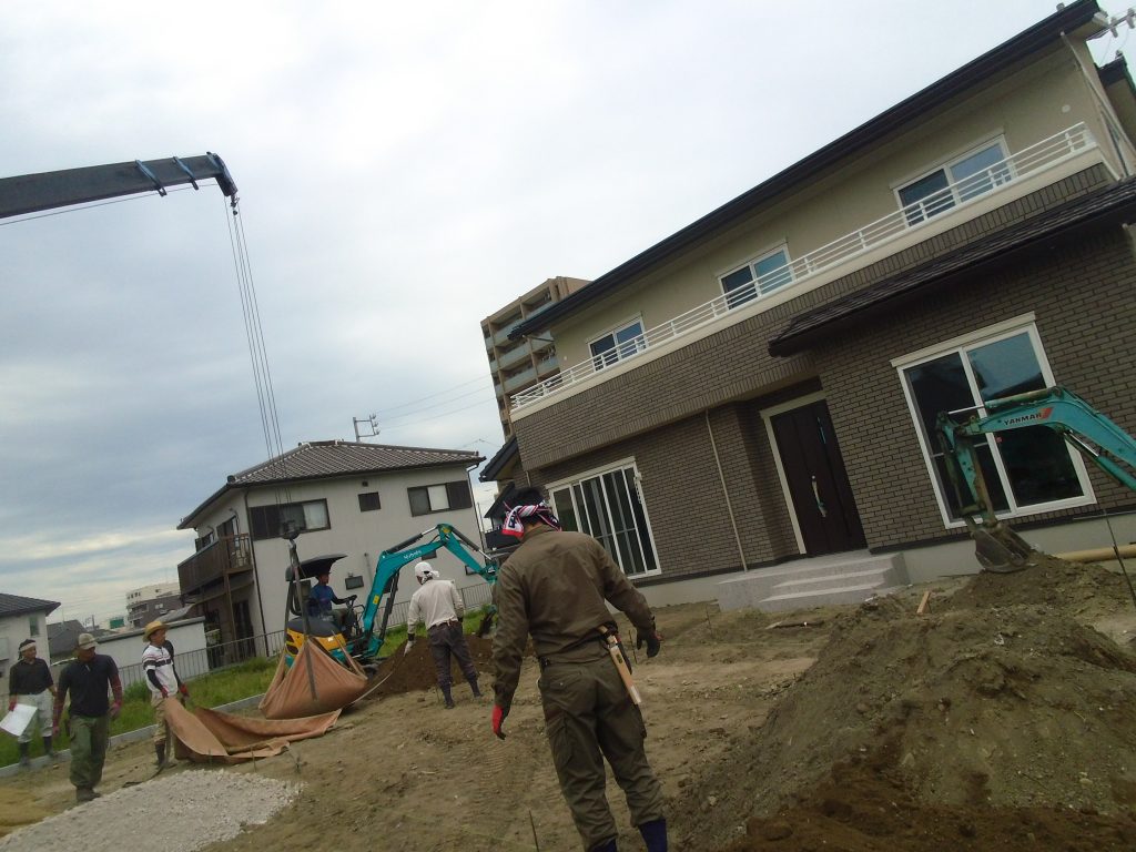 石組みの造園工事のお手伝い ー揖斐川庭石センターblogー 1 残土出し