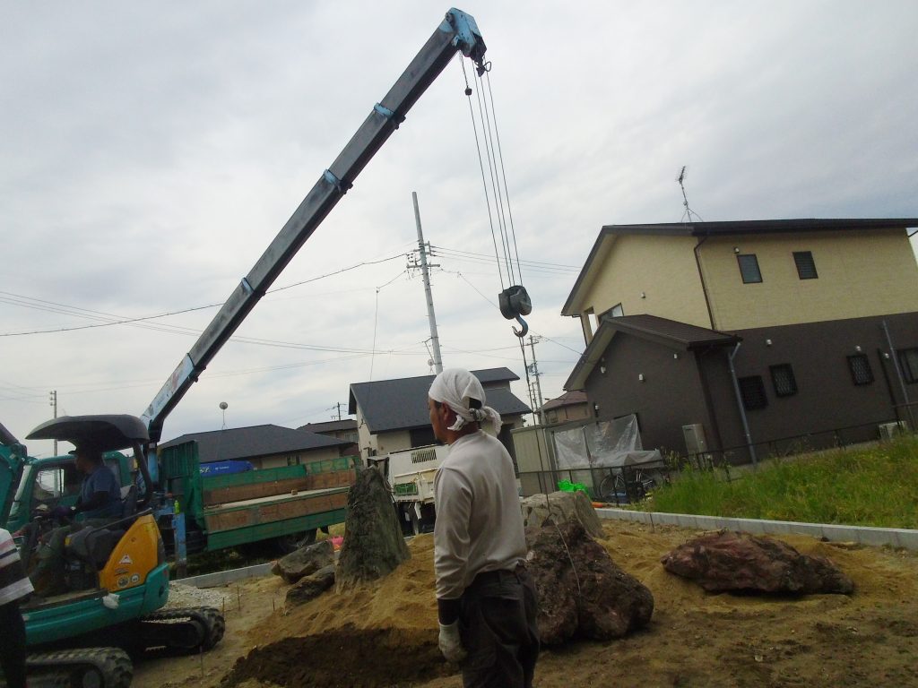 石組みの造園工事のお手伝い ー揖斐川庭石センターblogー 8 IMG 1414