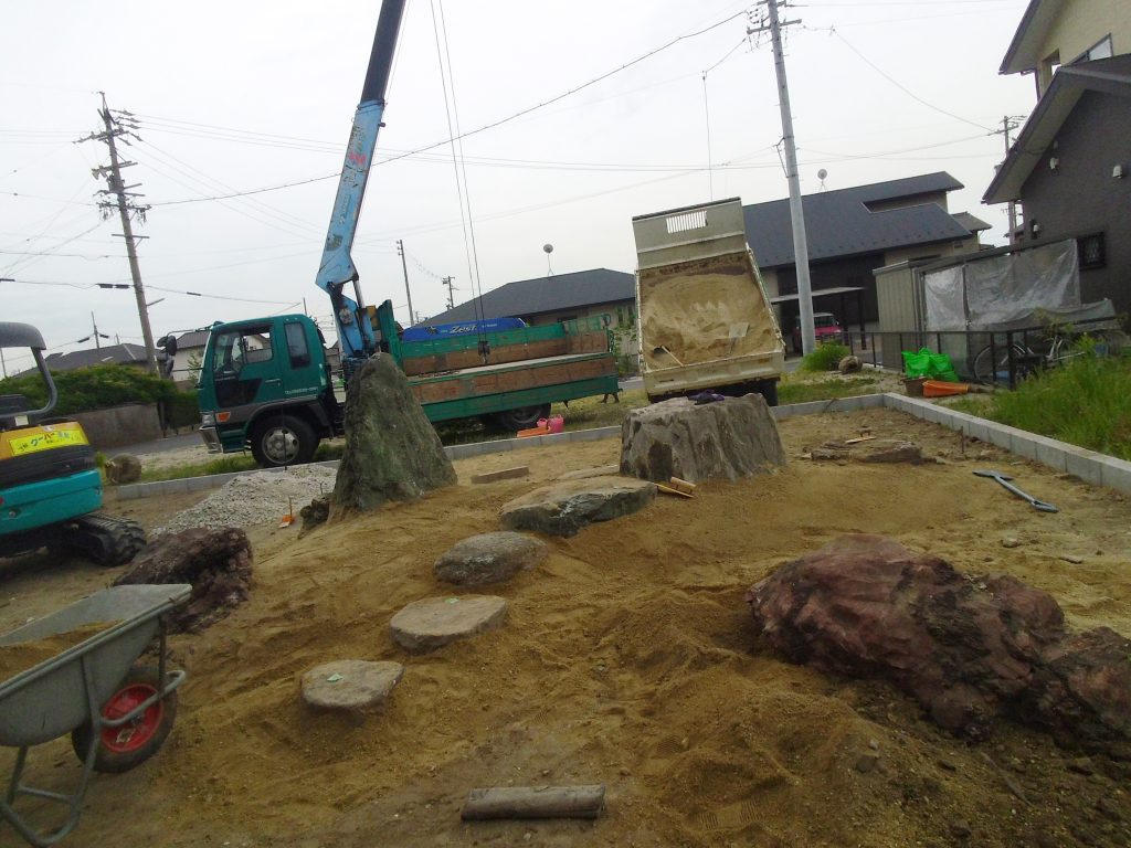 石組みの造園工事のお手伝い ー揖斐川庭石センターblogー 9 IMG 1417