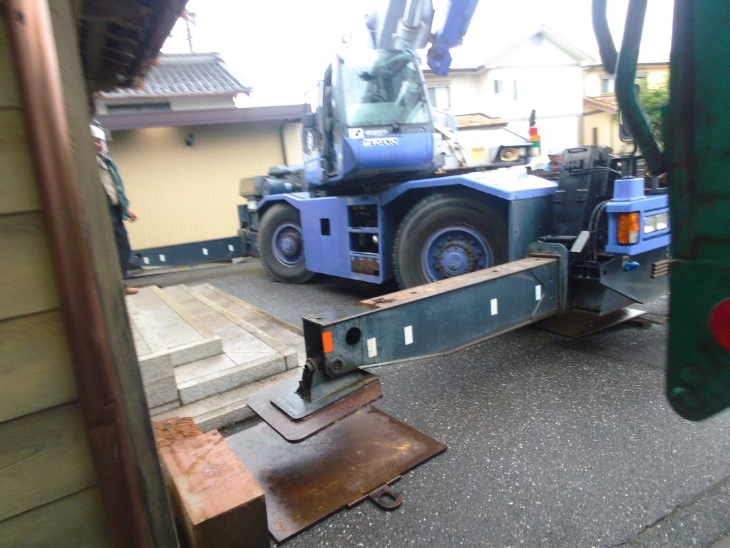 和風門のある邸宅の庭木・庭石の撤去工事 5日目 ー揖斐川庭石センターblogー 1 IMG 2021