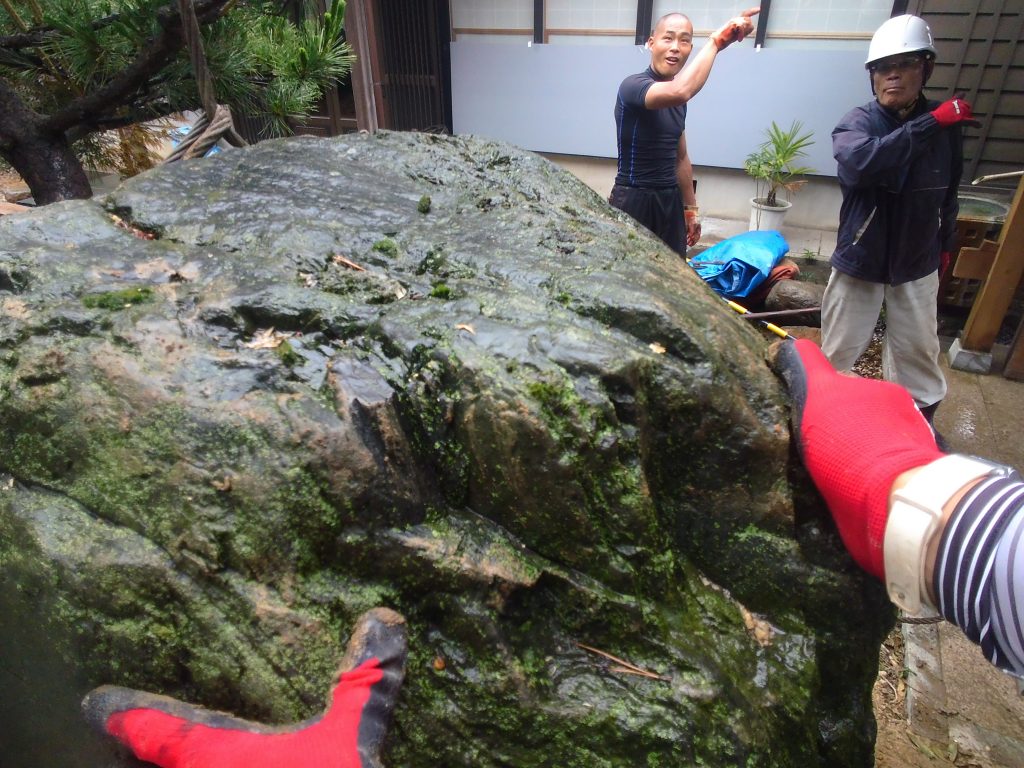 和風門のある邸宅の庭木・庭石の撤去工事 5日目 ー揖斐川庭石センターblogー 5 IMG 2024