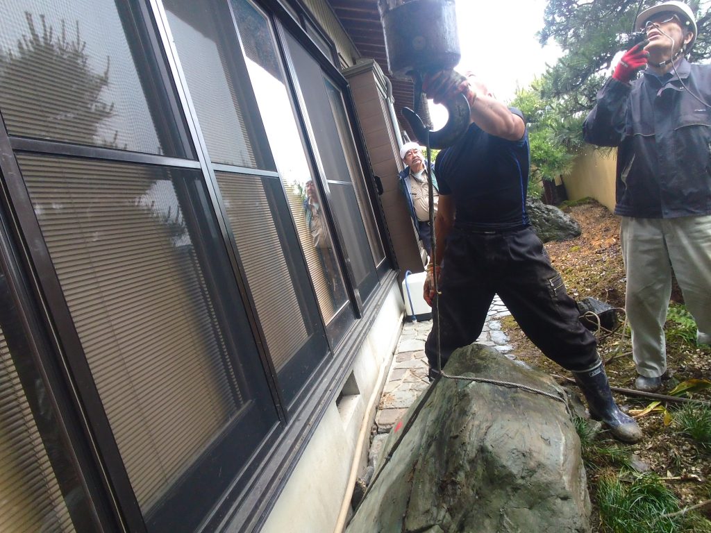 和風門のある邸宅の庭木・庭石の撤去工事 5日目 ー揖斐川庭石センターblogー 7 IMG 2028