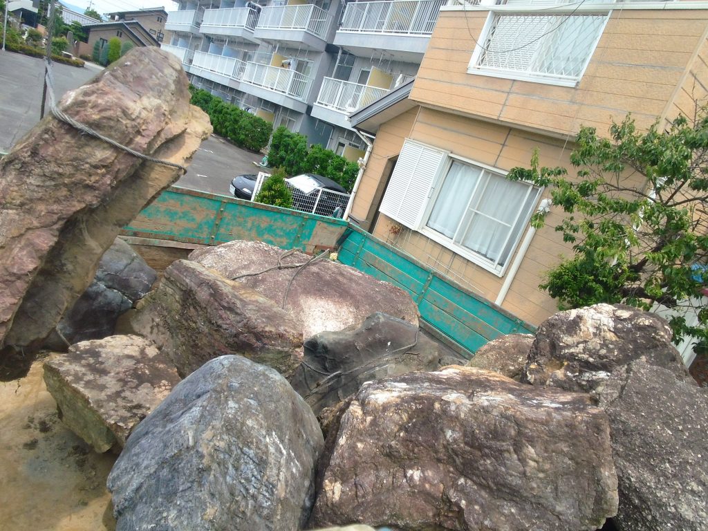 造園資材の配達と 庭石撤去(岐阜市) 6 庭石