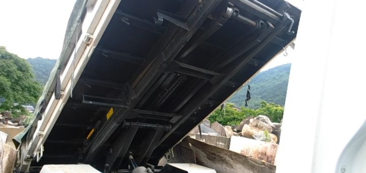 砂利の仕入れ・割栗石の袋つめ・お客さんのご来店     揖斐川庭石センター