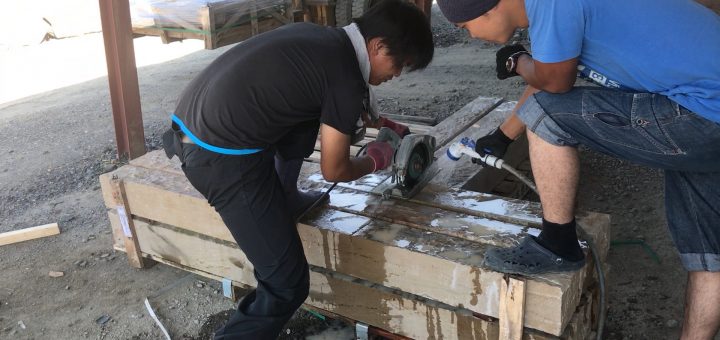 物置組み立てと 石を袋に詰込      ー揖斐川庭石センターblogー