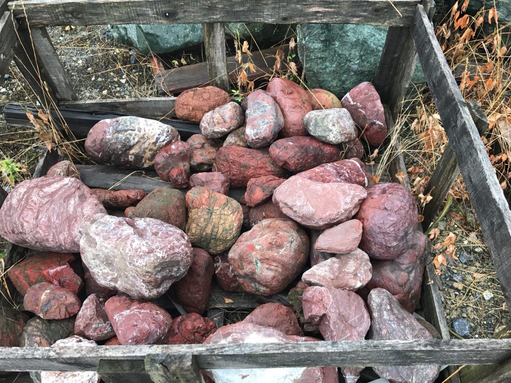 揖斐赤ごろた石