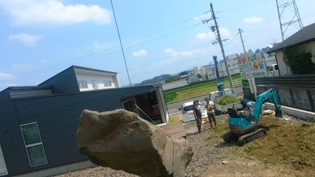 庭石の配達・据付 ー揖斐川庭石センターblogー 2 御嶽石を据え付けます