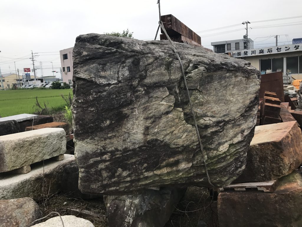 石碑用の石の見積もり依頼で、条件に当てはまるものを探し出しました。