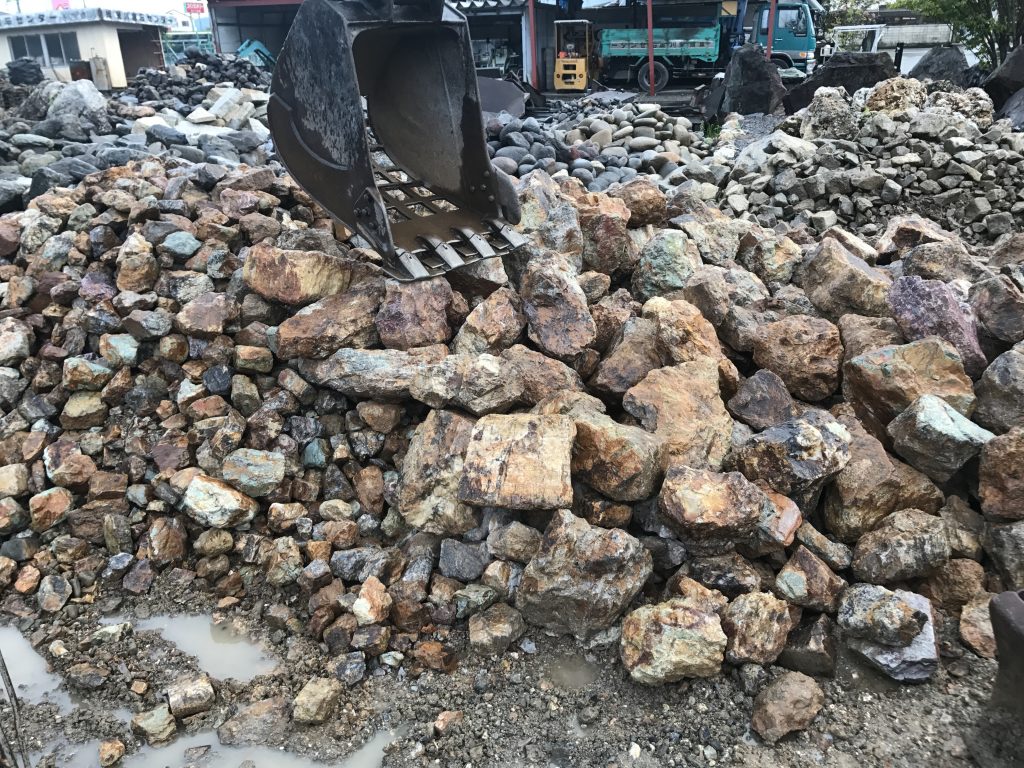 岐阜石の200-400mmという特殊サイズ。