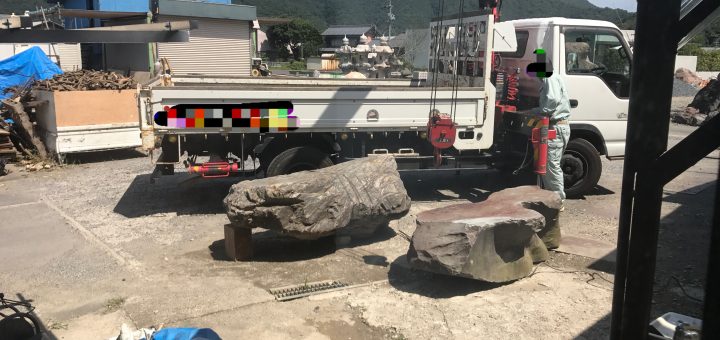 揖斐青黒割栗石のフレコン詰め   ー揖斐川庭石センターblogー