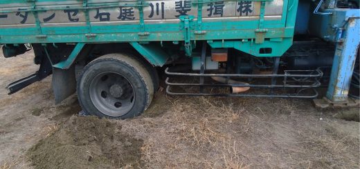 岐阜砂利の配達と砂地からの脱出劇   ー揖斐川庭石センターblogー