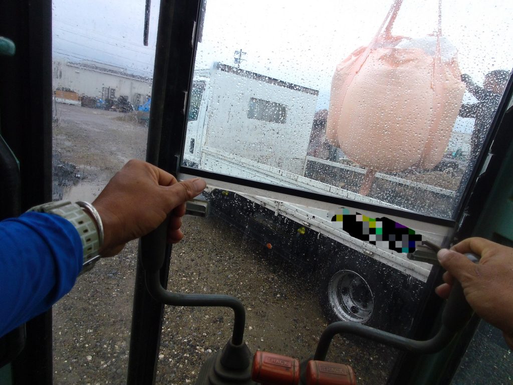 名古屋から見えたお客さんのトラックに積み込み