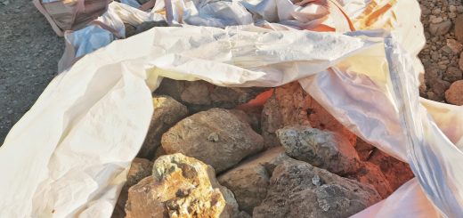 砂利、割栗石のフレコン詰め   ー揖斐川庭石センターblogー