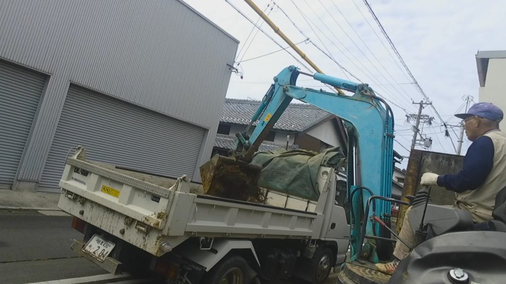 あとは、ひたすら土を出していきます。