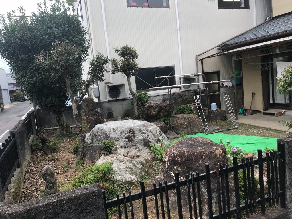 岐阜市庭解体工事part7 ご近所で庭解体の見積もり ー揖斐川庭石センターblogー 5 今の現場ほど庭石がないので、手間はかからないかなあ?