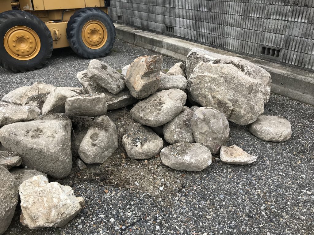 既存の庭石を再利用して坪庭を作ります