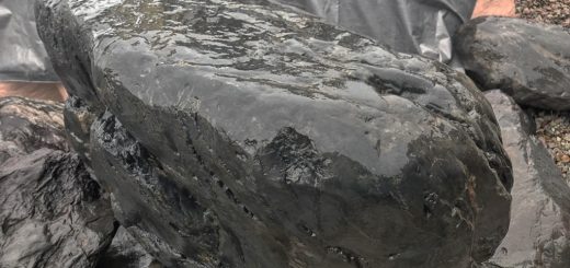 大府市に、サバ土・庵治石水鉢・揖斐青黒割栗石の配達      ー揖斐川庭石センターblogー