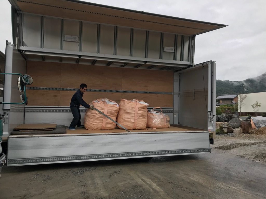 トラック運転手さんなので、手慣れたものです