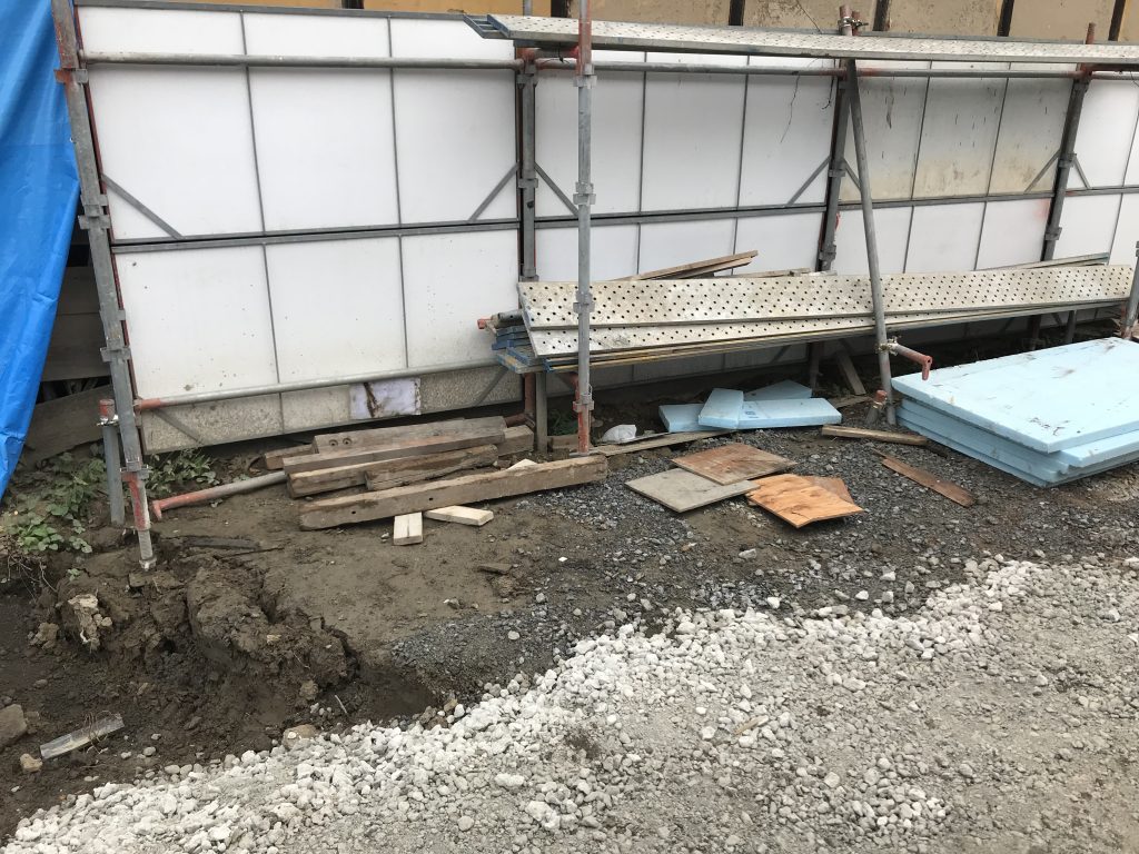 坪庭のスペース。写真では一部しか写ってないけど、もうちょい広い