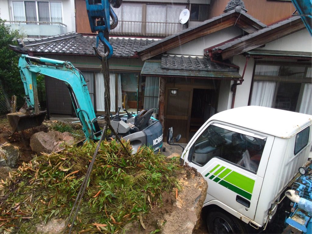 8t車と2t車のユニックで同時に吊り上げる