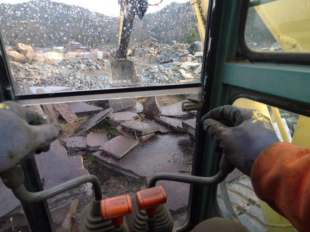 諏訪鉄平石の積み込みです