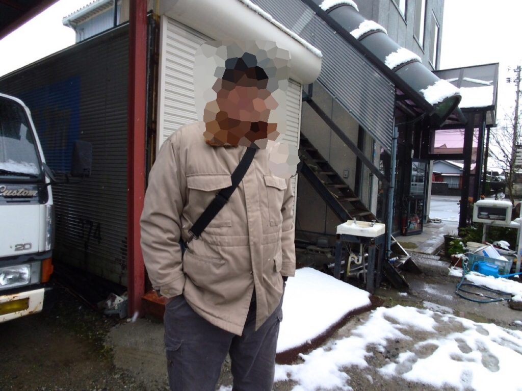 息子さんの家を建築中で、そこに設置する沓脱石をちょっと見にこられました