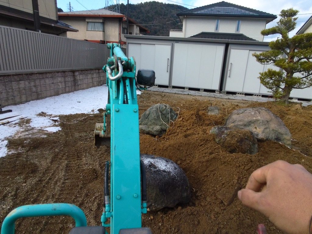 とにかく寒かったけど、一人で石組みしてたので、汗はよく出てたw