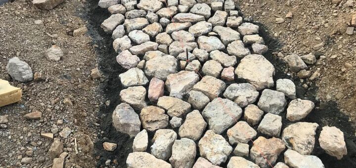 割栗石のアプローチ