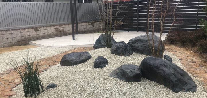 庭造りを始める方必見｜庭石の役割と種類をご紹介！