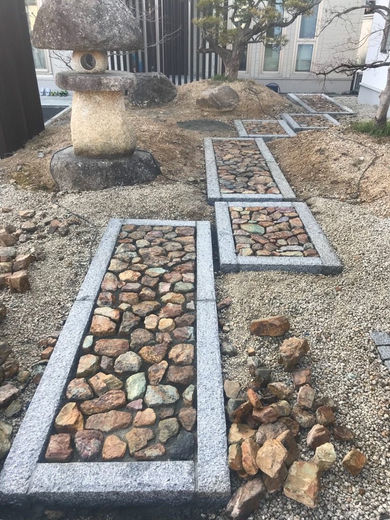 岐阜石割栗石の延段、完成