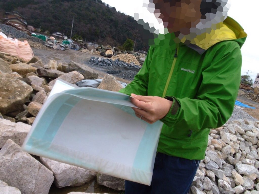 図面と照らし合わせて、疋田石の寸法を確認