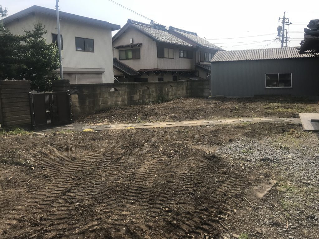 庭解体完了。 それにしても広い庭だ！