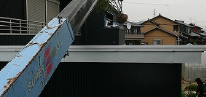 大量購入された石、砂利、土をフェンス越し、屋根越し、塀越しへ運ぶのも得意です！