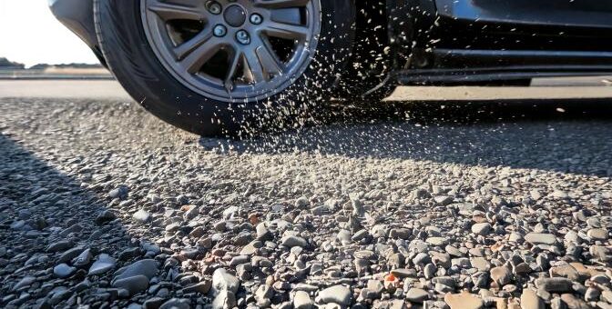 駐車場の砂利完全ガイド｜雑草対策・固め方・費用・DIY手順