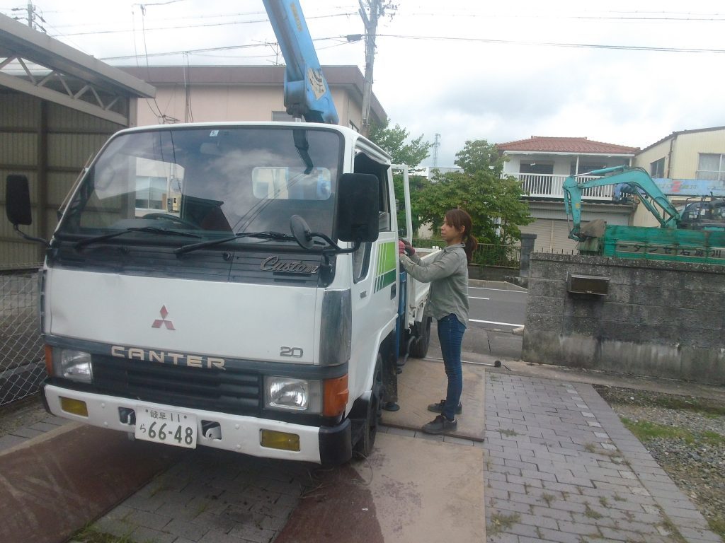 操作したことがないそうなので、まずは、ユニックを操作してみるところから始まります。