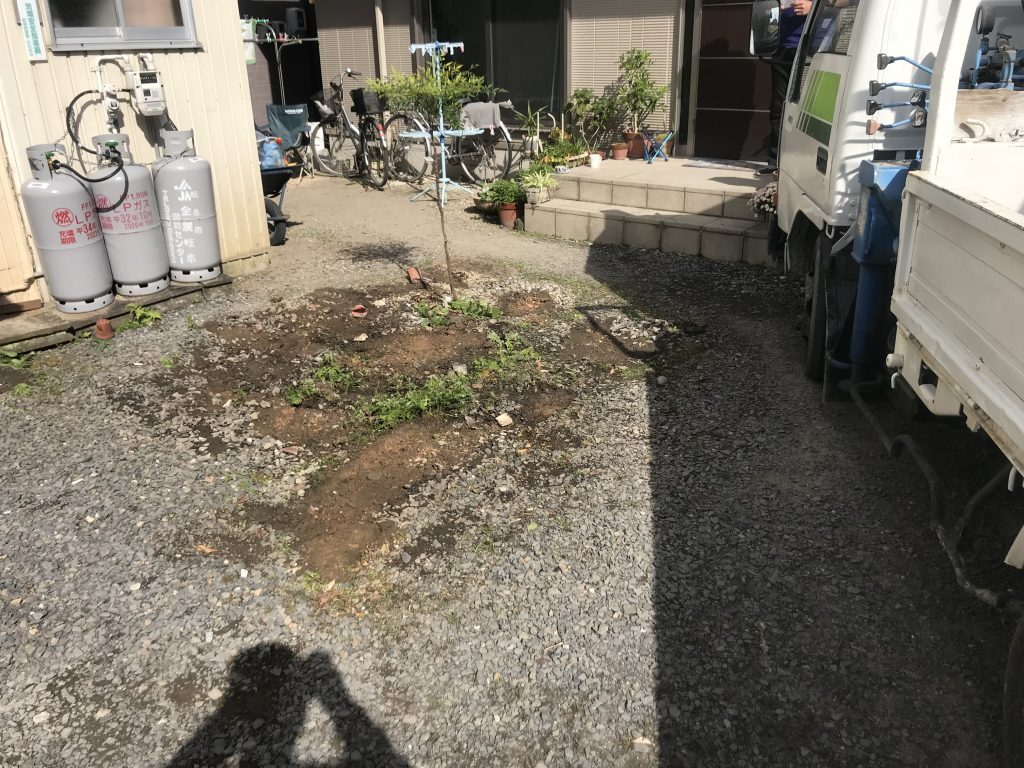 庭石撤去後。この後、地面に砕石を敷いてほしいということで、お見積りさせてもらいました