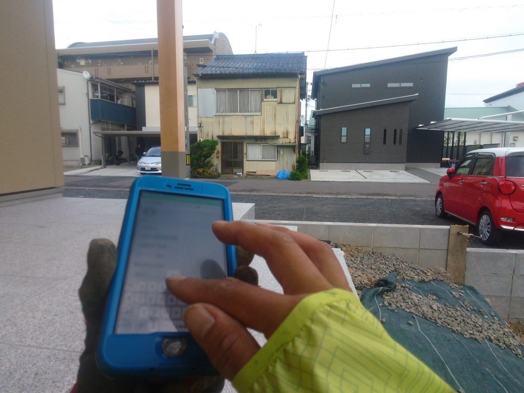 お客さんからの電話で、配達のことを思い出したので、急いで会社に戻る