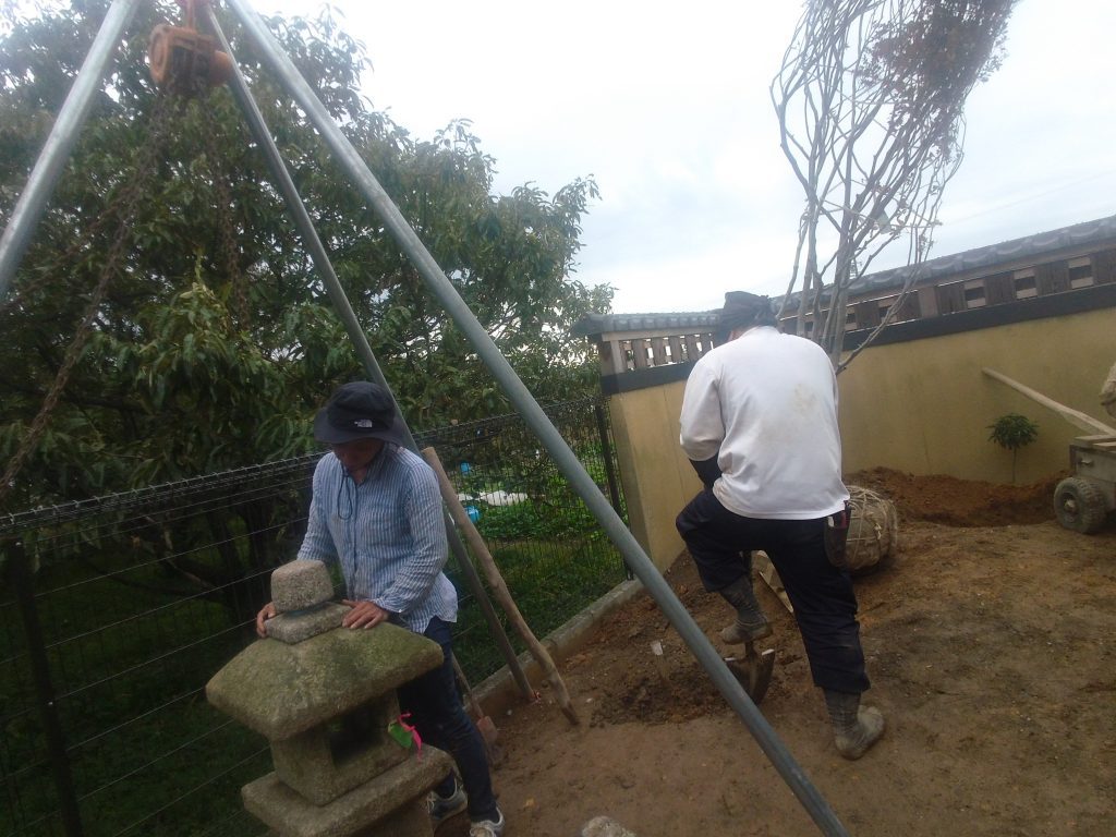 笠と宝珠を据付