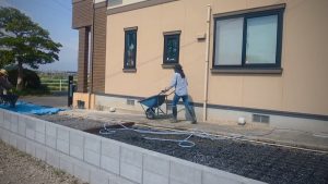 土間コンクリート打設と庭石の積み込み 3 D04A58F3 14A3 475B 88C6 180E9EF0FB0C