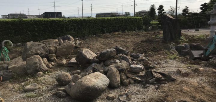 庭石の処分を依頼する業者の選び方を解説します。