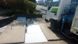 駐車場の一部分に芝張りされていたようです