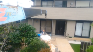 お客さんにも手伝ってもらい、荷下ろしします