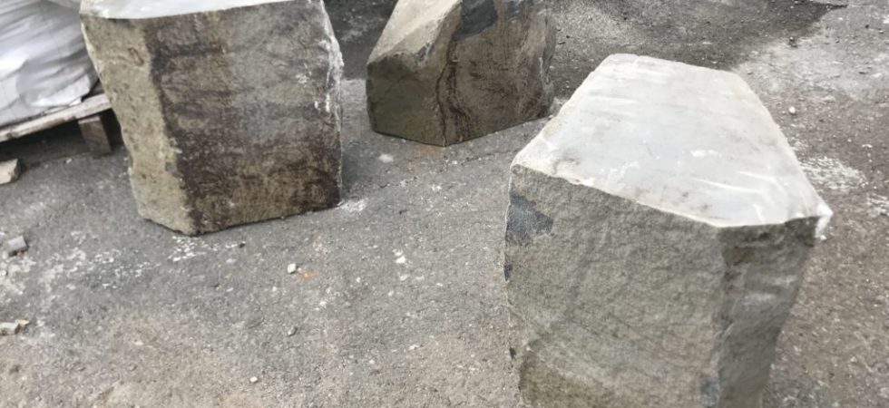 六方石の沢飛石の完成です