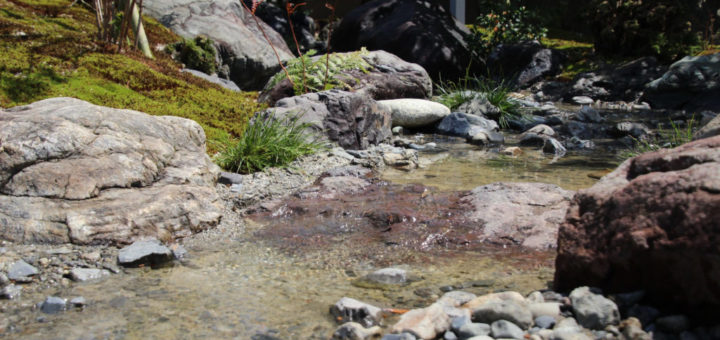 庭雑誌「庭NIWA」での麻布植祐　K邸　